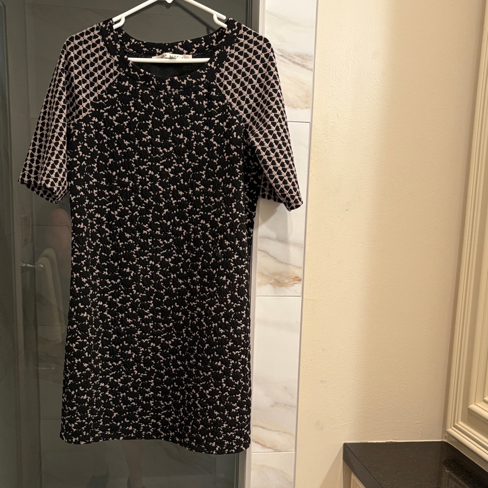 Max Studio Black and Cream Geometric Dress - Picture 1 of 3